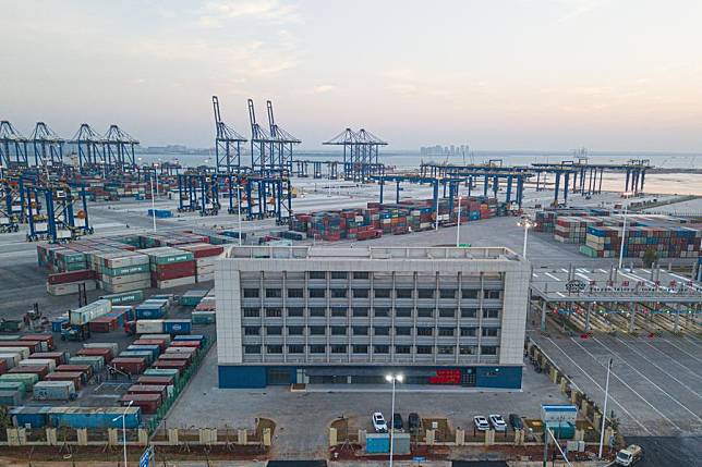 An aerial drone photo shows a construction site of a customs project of the Yangpu Port in the Yangpu Economic Development Zone in Danzhou, south China's Hainan Province, Jan. 12, 2025. (Xinhua/Pu Xiaoxu)