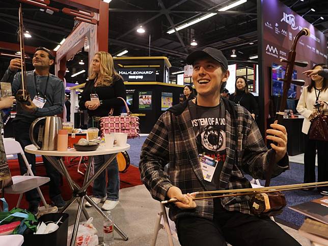 A man plays Chinese instrument Erhu during the 2025 National Association of Music Merchants (NAMM) Show at the Anaheim Convention Center in Orange County, California, the United States, on Jan. 23, 2025. (Photo by Qiu Chen/Xinhua)