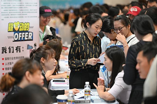 Job seekers talk with recruiting representatives at a job fair in Haikou, capital of south China's Hainan Province, July 20, 2024. (Xinhua/Guo Cheng)