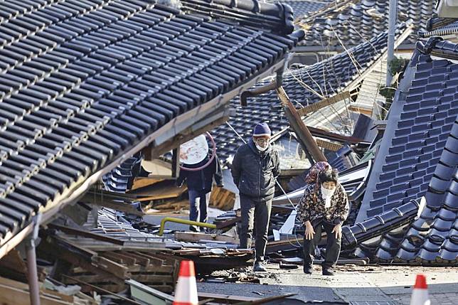 日本能登發生規模7.6的大地震，行政院衛福部今天宣布將開放5管道捐款。（美聯社）