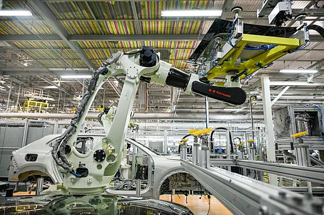 An automatic assembly line is pictured at a smart factory of Changan Auto in Chongqing, southwest China, Jan. 9, 2025. (Xinhua/Wang Quanchao)