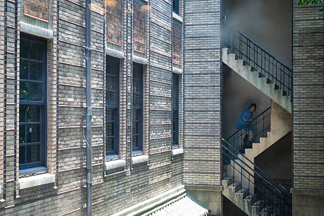 劇情片《福田村事件》中，犯下殺人罪行的村民並非窮凶惡極之徒，而是日常生活中人們眼中的好父母、好鄰居、好青年，此安排亦是森達也長年觀察殺人事件的思想結晶。（攝影／林彥廷）