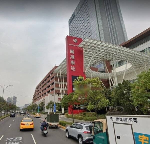 南港車站周邊街景。圖／Google Maps