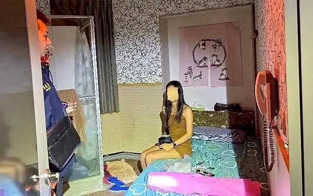 งามไส้ ไต้หวันจับ 6 หญิงไทย ยืนขายตัวโจ๋งครึ่มบนทางเท้า เน้นราคาถูก 15 นาที 1,500 แม่เล้าเป็นนร.หญิงไทย