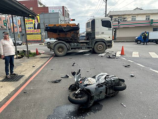 機車騎士送醫後傷重不治。圖：讀者提供