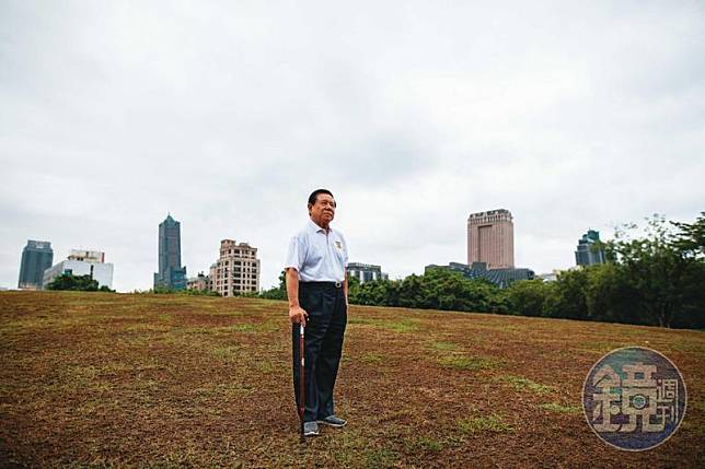 戴崇慶是高雄餐廳秀場大亨，但也曾替國民黨情治單位效力，參與多次行動。