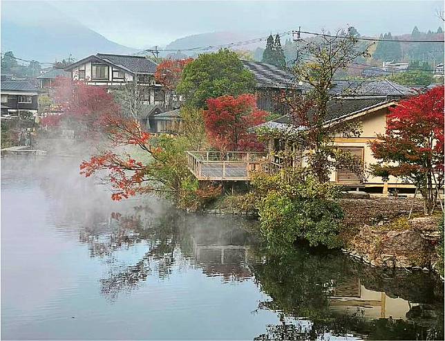 金鱗湖–紅葉季下的金鱗湖，顏色多了層次。（Azuki攝）