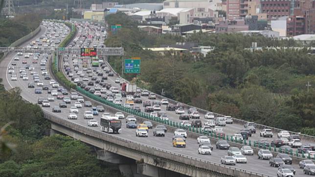 註銷車牌上路且交通違規情形嚴重，公總表示，將持續檢討減少號牌註銷、並強化收繳機制。資料照片