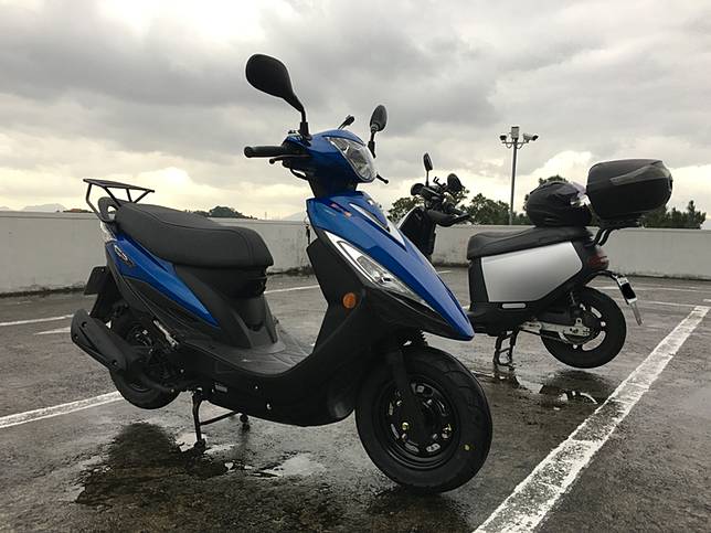 10027 km 書け ☆始動動画あり☆ KYMCO GP125i 小型 兵庫