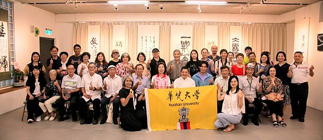 「佛語禪藝」書畫展於宜蘭市立圖書館城東藝廊展出，共有三十四件書畫作品，每一幅作品蘊含著佛教禪意。（宜蘭市公所提供）