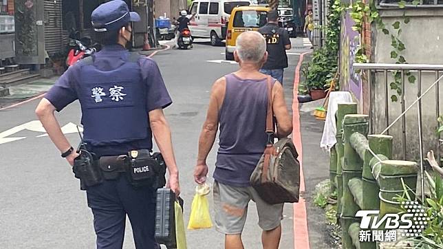 警方從上午８點至晚間８點，進行防治滋事勤務，防止洪姓男子喝了酒後再度失控傷人。（圖／ＴＶＢＳ）