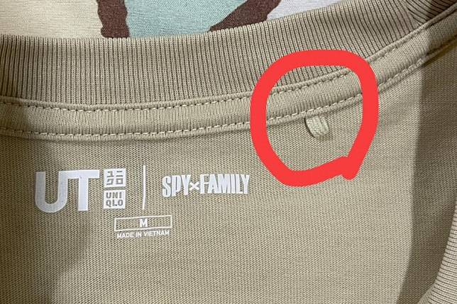 T恤標籤旁邊的小鉤環作用是什麼？（圖／翻攝自臉書社團「爆廢公社二館」）
