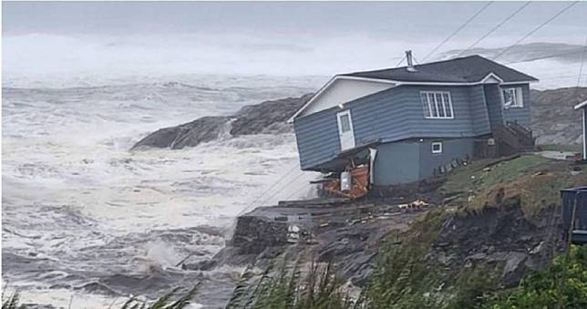 加拿大遭風暴「菲奧娜」肆虐！　數十萬居民無電可用、巨浪吞噬整棟民宅