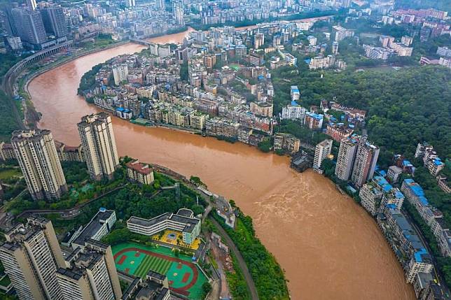 ‘ฉงชิ่ง’ เจอฝนถล่มหนัก แม่น้ำเอ่อท่วม กระทบปชช.กว่า 25,000 ชีวิต