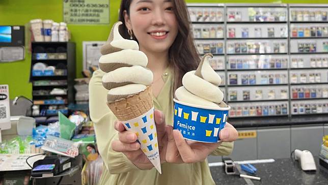 ▲被封為史來最好吃口味之一的「東方美人茶霜淇淋」，9月5日起正式回歸，周末先吃霜淇淋買一送一限時優惠。（圖／業者提供）