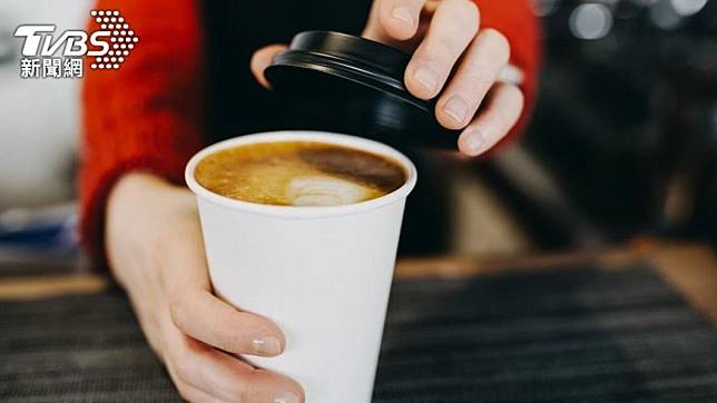 廠商推出咖啡、奶茶優惠活動。（示意圖／shutterstock達志影像）