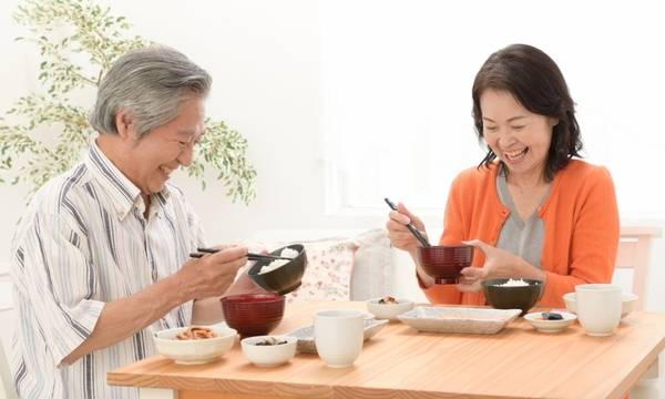 吃這麼多其實不是因為餓！減重名醫也曾暴飲暴食，鄧雯心用正念管理體態