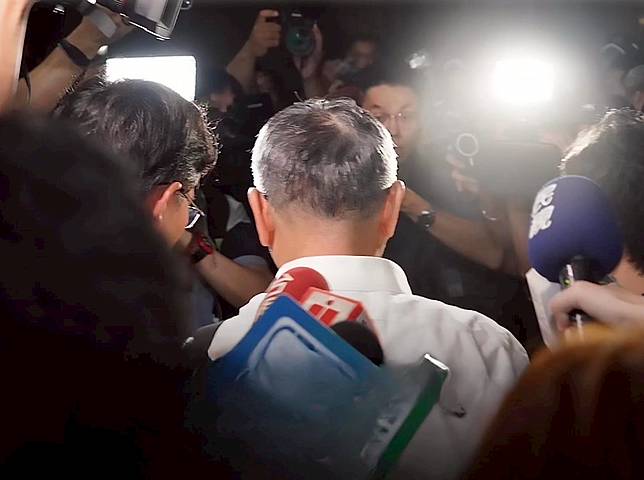 歷經兩次交保，台北地院昨晚突然逆轉裁定，柯文哲再度被裁定羈押禁見。（圖片來源／網路截圖）