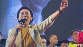 立委林岱樺淚灑造勢舞台。(記者黃佳琳攝)