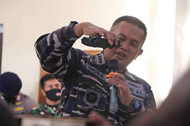 印尼海軍參謀長尤多24日在記者會指出，在海底找到部 分殘骸，顯示失聯潛艦KRI Nanggala-402艦身破損。 （印尼國軍提供） 中央社記者石秀娟雅加達傳真 110年4月24日
