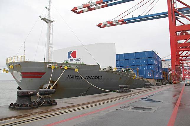 Photo taken on Jan. 24, 2025 shows the &ldquo;KAWA Ningbo&rdquo; cargo ship of the &ldquo;China-Europe Express&rdquo; in Wilhelmshaven, Germany. The first container ship of the &ldquo;China-Europe Express&rdquo;, the fastest direct route connecting Europe and China's Yangtze River Delta region, arrived at its destination at the Jade Weser Port in Wilhelmshaven on Friday. (Xinhua/Shan Weiyi)
