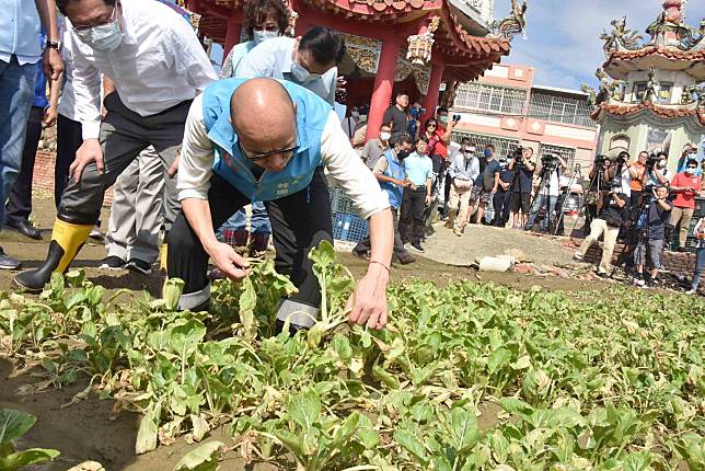 高雄市長韓國瑜今勘查農損，未出席罷免案公辦電視說明會。   圖：高雄市政府／提供