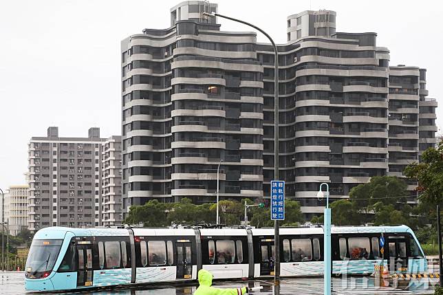 全台淨遷入人口數居於榜首的淡水區，目前區域房價仍普遍落在2-3字頭上下，總價不到1,000萬就能買到屋況還不錯的兩房、附車位的成屋產品。（圖片來源／信傳媒編輯部）