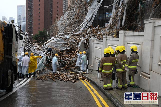 獅子山襲港期間吹毀巨型棚架女工慘遭壓斃。資料圖片