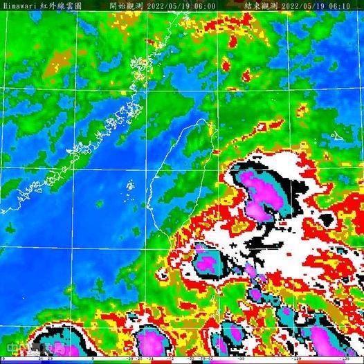 鄭明典上午PO出最新的紅外線雲圖並表示，「台灣旁邊停滯多時的強對流區已開始移動」，後續將帶來降雨等影響。(擷取自鄭明典臉書)