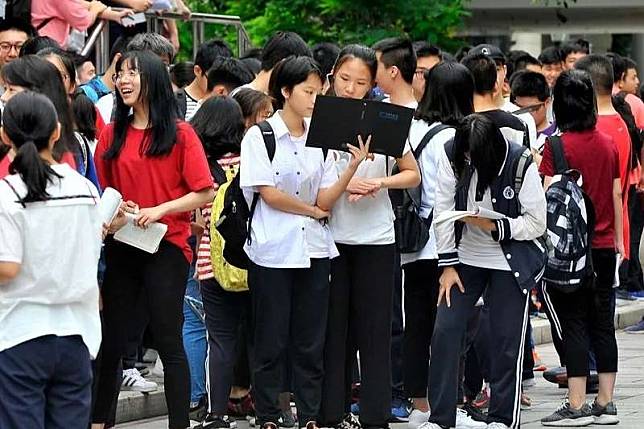 中國大陸升學壓力沉重，深圳一所民辦中學出現「高考移民」。（微信圖片）