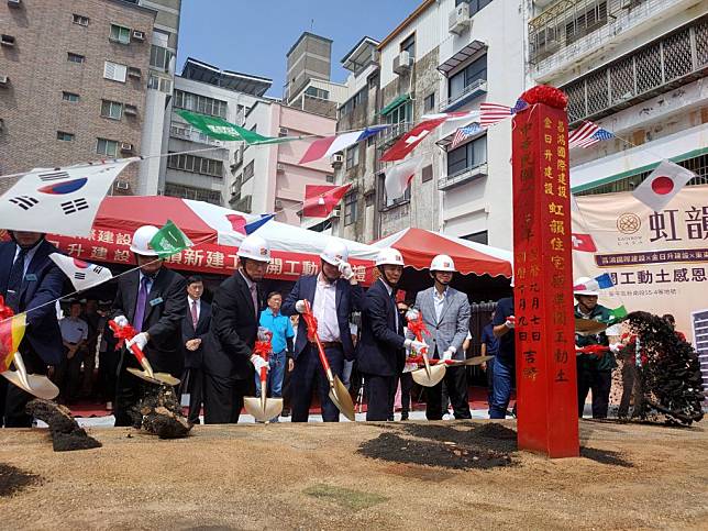 全台首例教會都更案動土，進駐安平市政園區，將為台南市容開創新風貌。（記者林雪娟攝）