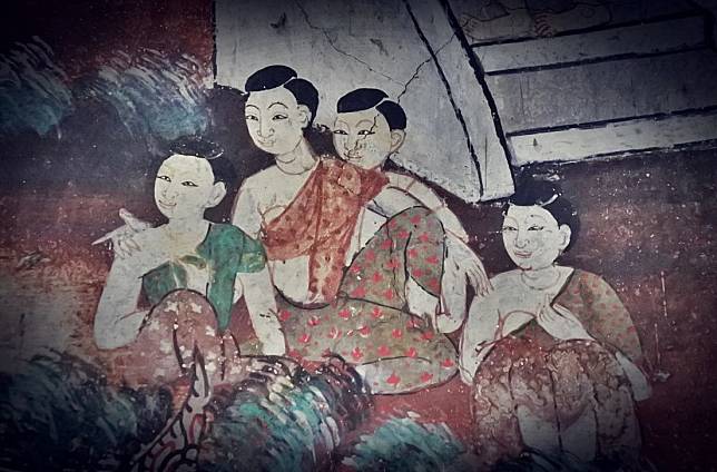 ภาพ “สาวๆ” จิตรกรรมฝาผนังภายในพระอุโบสถวัดกำแพงบางจาก ริมคลองบางหลวง