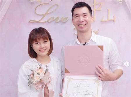 民眾黨公關長吳怡萱與男友交往3年，27日結婚。（圖／摘自吳怡萱IG）