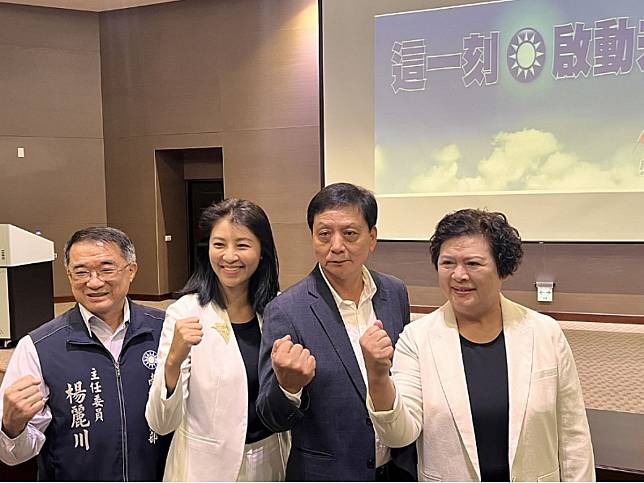 南投草屯鎮長補選，國民黨簡賜勝（圖右二）自行宣布勝選。（圖：國民黨南投縣黨部提供）