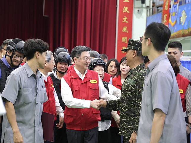 行政院長卓榮泰定調，呼籲國人支持「政府不該普發1萬元」。（圖：卓榮泰臉書）