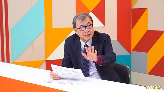 教育部長鄭英耀接受本報「官我什麼事」專訪時證實，教育部將禁止與這7所中國的軍工大學交流，保護台灣許多科技的關鍵技術不會遭到竊取。(陳宇睿攝)