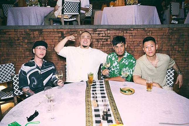 張震嶽、小春Kenzy、大淵MUTA飛往峇里島參加婚禮，見證好兄弟瘦子E.SO人生重要時刻。（本色音樂提供）