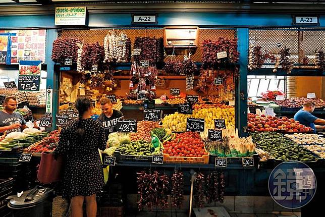 「布達佩斯中央市場」是匈牙利數一數二的生鮮市場。 