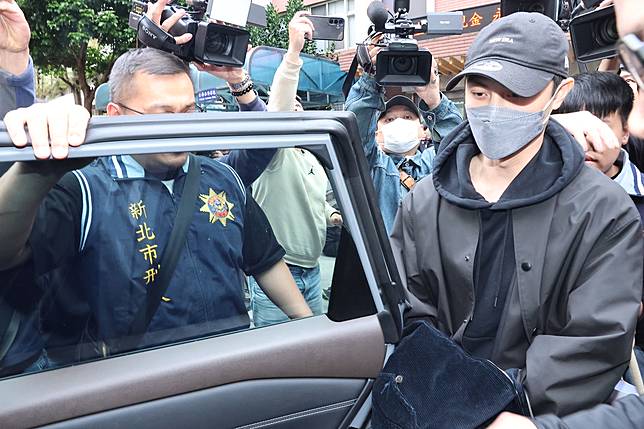 「王子」邱勝翊認了花33萬元找「血壓槍手」造假病歷。資料照片