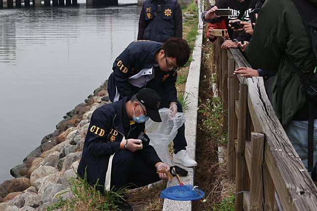 高雄警方打撈屍塊，鞏固張介宗涉殺人分屍案事證及物證，獲雄檢檢察長黃元冠肯定。本報資料照片