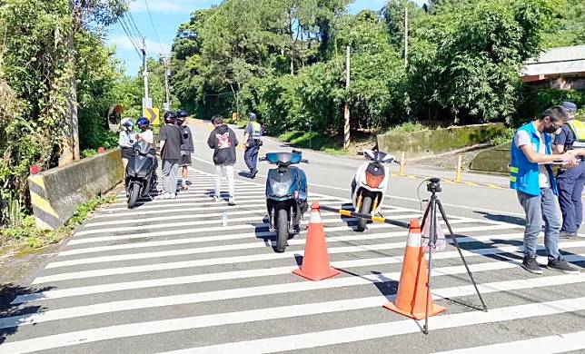 大溪警方取締台７線改裝車