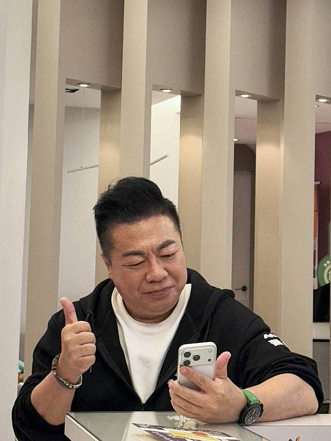 董至成呼籲要注意眼睛和身體變化，並適時做健康檢查有需要就即時就醫。（圖／翻攝自董至成臉書）