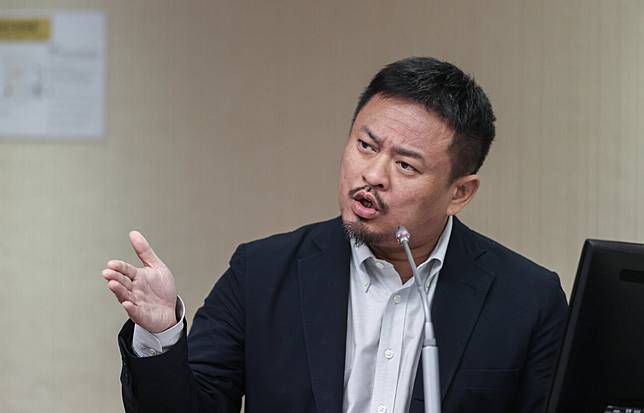 勞保最高級距已近十年未動，勞團喊話調高。勞動部長洪申翰允諾兩個月內提出相關評估資料。記者曾原信／攝影