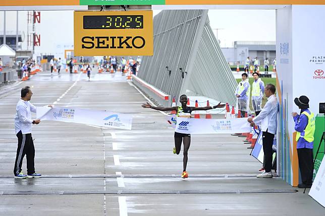 肯尼亞選手洛伊斯奪女子精英組冠軍。(林俊源攝)