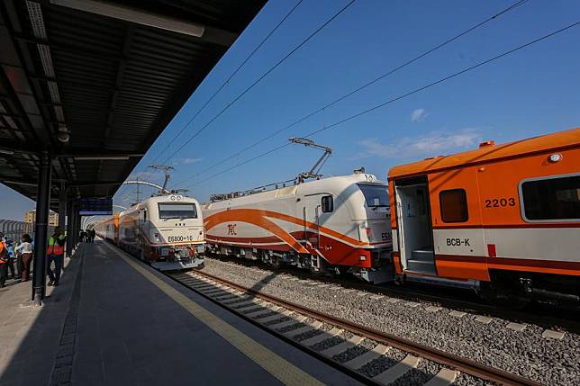 An electric SGR train stops at Dar es Salaam Station in Tanzania on Aug. 1, 2024. (Photo by Emmanuel Herman/Xinhua)