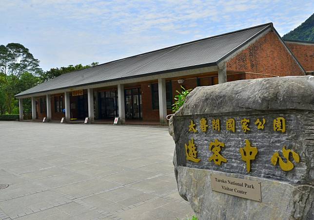 配合春節遊園專車行駛時間，太魯閣、布洛灣、天祥等遊客中心及天祥中橫故事館都將提早開館，服務早到的遊客。(記者林有清攝)