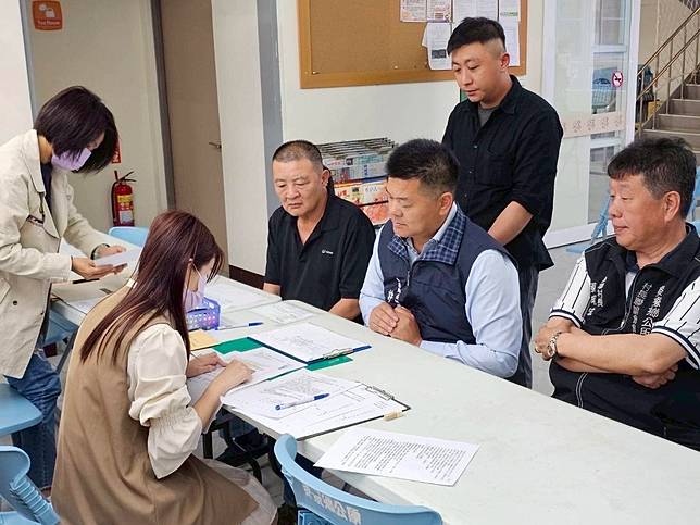 此次地方公職補選民進黨僅在雲林縣麥寮鄉獲得勝利，由合作的無黨籍候選人許忠富成功當選。圖為許忠富登記參選麥寮鄉長   圖：翻攝自許忠富臉書