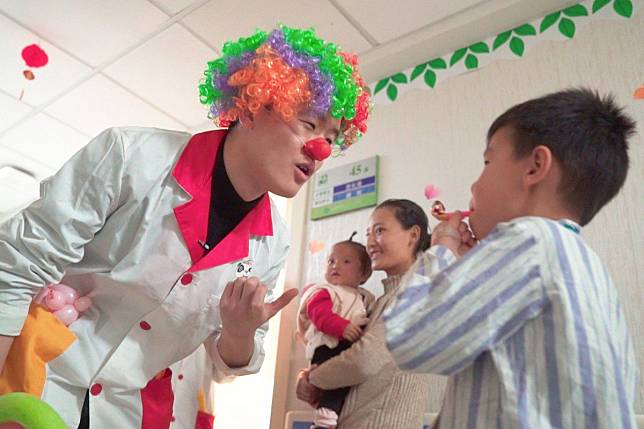Song Longchao became a clown doctor at Sichuan Provincial People’s Hospital in Chengdu four years ago. Photo: Song Longchao.