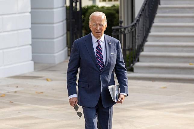 U.S. President Joe Biden heads toward the press to speak before boarding Marine One at the White House in Washington, D.C., the United States, Sept. 16, 2024. (Xinhua/Hu Yousong)