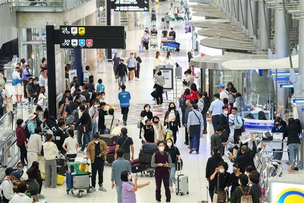 泰國曼谷素萬那普國際機場4日遊客入境。路透社